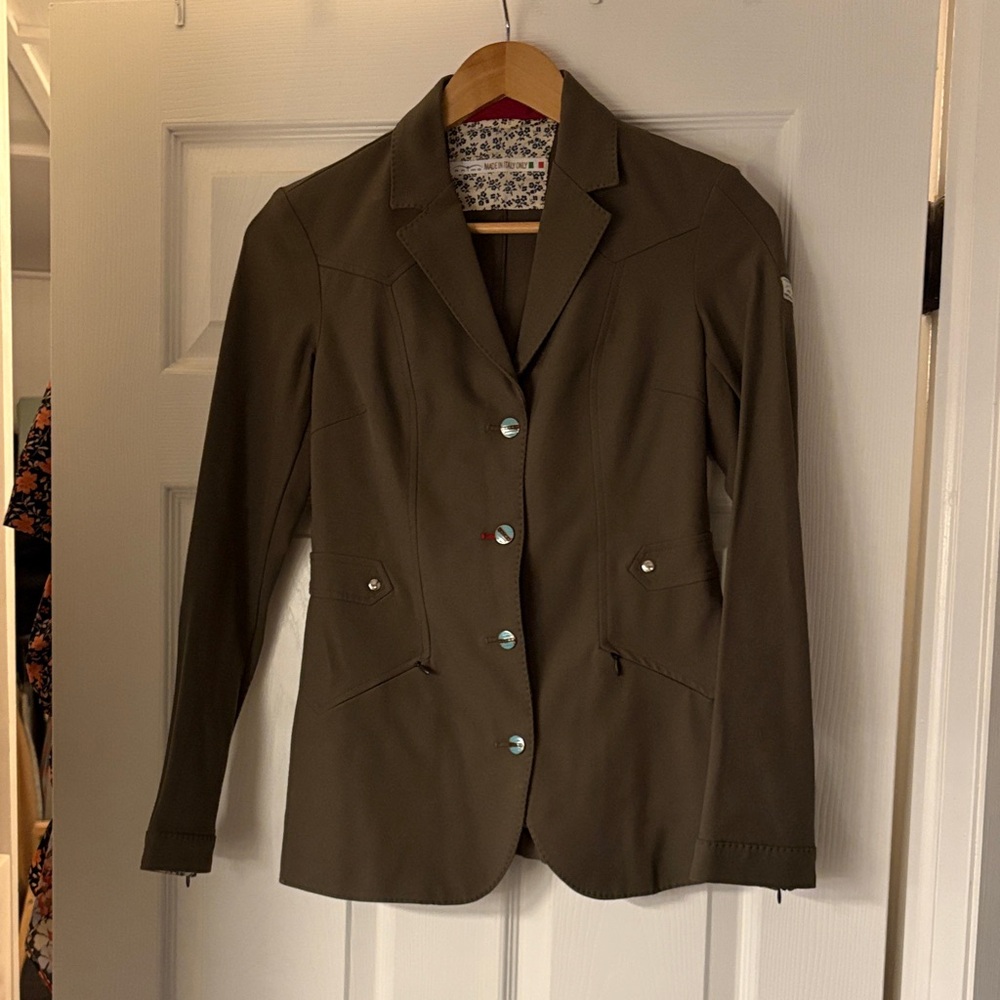 ANIMO Taupe Grey SHOW COAT SIZE 44 Excellent Condition!!